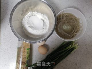 韭菜盒子的做法步骤：1
