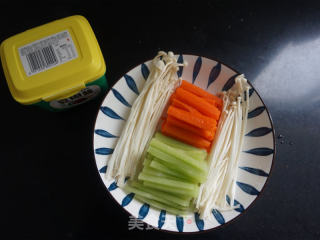 时蔬蘸酱的做法步骤：1