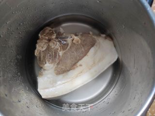 咸肉炖双笋的做法步骤：1