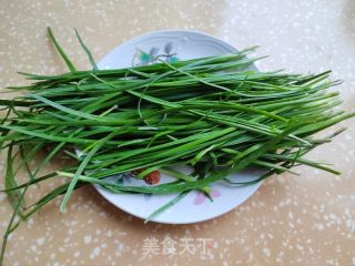 韭菜鸡蛋面的做法步骤：1