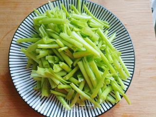 炒空心菜的做法步骤：1