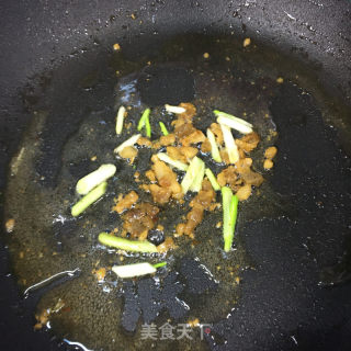 油渣炒有机花菜的做法步骤：4