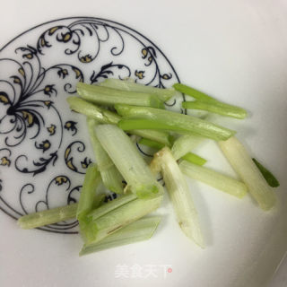 油渣炒有机花菜的做法步骤：2