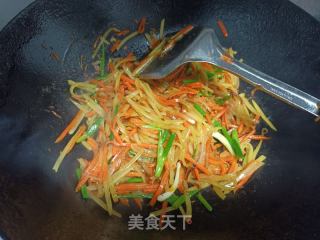 胡萝卜土豆丝的做法步骤：6