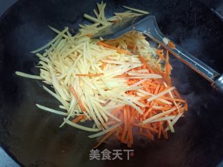 胡萝卜土豆丝的做法步骤：4