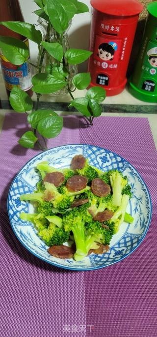 香肠炒西兰花的做法步骤：7