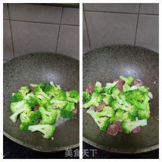 香肠炒西兰花的做法步骤：6