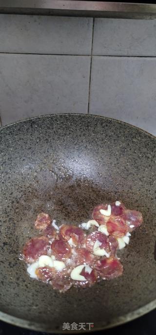 香肠炒西兰花的做法步骤：5