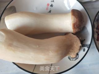 杏鲍菇炒肉的做法步骤：1