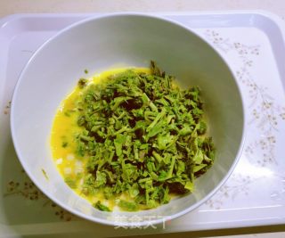 香椿炒鹅蛋的做法步骤：7