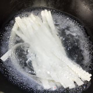 西红柿鸡蛋拌面的做法步骤：3