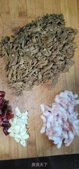 五花肉炒咸菜的做法步骤：1