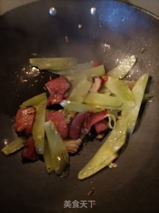 青笋炒腊肉的做法步骤：6