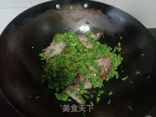 腊肉炒野辣菜的做法步骤：9