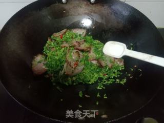 腊肉炒野辣菜的做法步骤：8