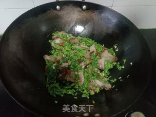腊肉炒野辣菜的做法步骤：7