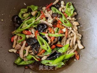 螺丝椒木耳炒肉丝的做法步骤：12