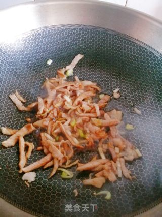 肉炒蒜苔胡萝卜的做法步骤：3