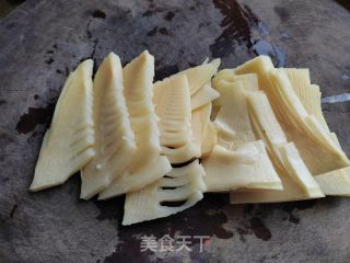 咸肉蒸春笋的做法步骤：4