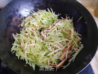 莴笋炒豆干的做法步骤：5