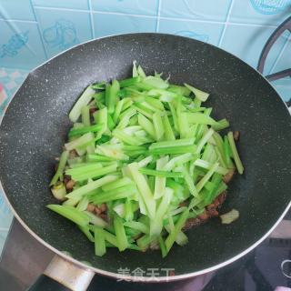 肉丝炒芹菜的做法步骤：7