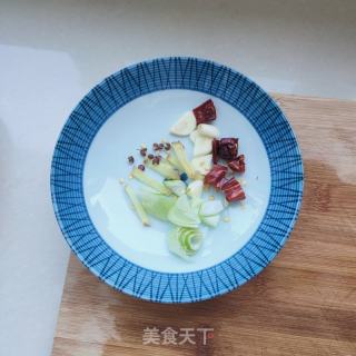 肉丝炒芹菜的做法步骤：3