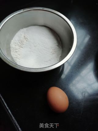鸡蛋锅边的做法步骤：1