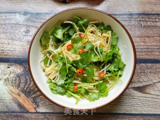 小米椒香菜拌金针菇的做法步骤：8