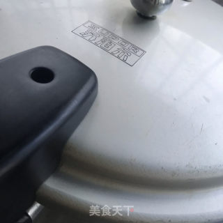 玉米排骨汤的做法步骤：7