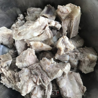 玉米排骨汤的做法步骤：2