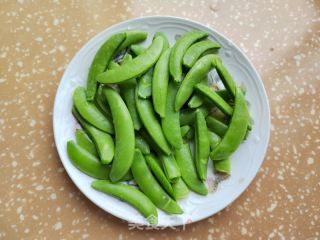 甜豆炒肉片的做法步骤：2