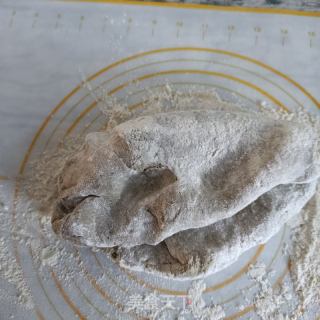 黑芝麻核桃桑葚粉馒头的做法步骤：8