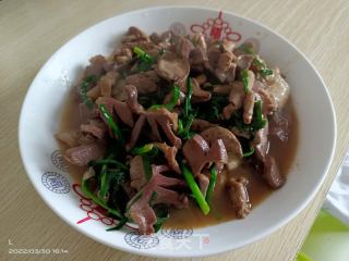鸭杂炒春韭的做法步骤：6