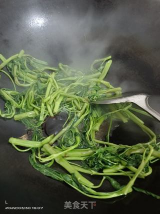 清炒空心菜的做法步骤：3
