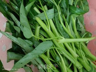 清炒空心菜的做法步骤：1