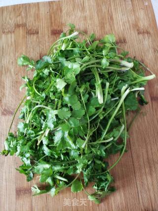 香菜炒鸡蛋的做法步骤：1