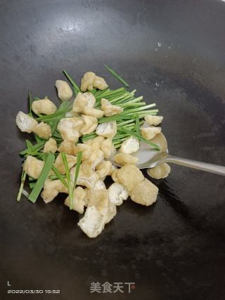 春韭焖豆腐仔的做法步骤：2