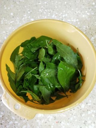 生滚枸杞叶蛋花汤的做法步骤：2