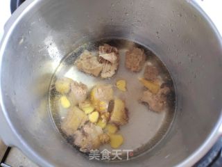 土鸡腌笃鲜的做法步骤：3