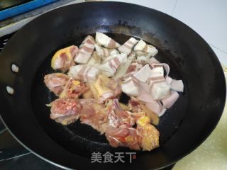土鸡腌笃鲜的做法步骤：2
