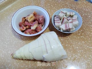 土鸡腌笃鲜的做法步骤：1