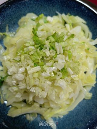 芹菜拌包菜的做法步骤：6