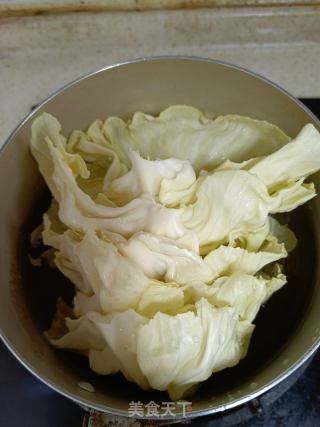 芹菜拌包菜的做法步骤：2
