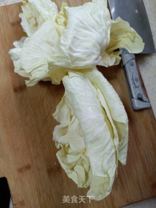 芹菜拌包菜的做法步骤：1
