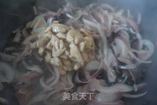 洋葱木耳炒肉丝的做法步骤：11