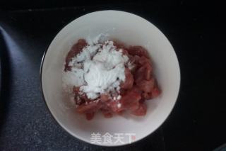 洋葱木耳炒肉丝的做法步骤：2