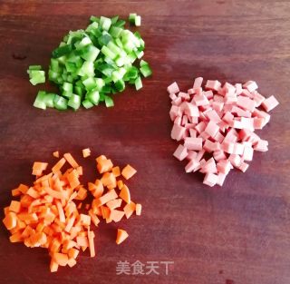 什锦炒饭的做法步骤：1