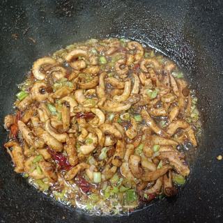 黄豆酱炒鱿鱼的做法步骤：8