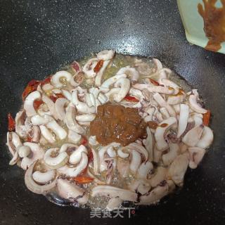 黄豆酱炒鱿鱼的做法步骤：5