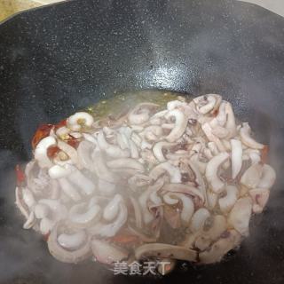 黄豆酱炒鱿鱼的做法步骤：4